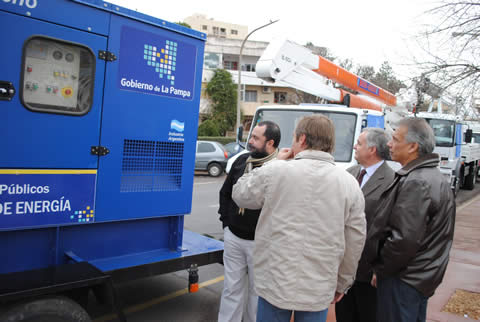 Estuvieron presentes el ministro de Obras y Servicios Públicos, Jorge Varela; el administrador General de APE, Ing. Carlos Sanz, el ministro de Bienestar Social, Gustavo Fernández Mendía y el secretario general de la Gobernación, Raúl Ortiz.