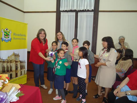 Alicia Pastor presentó en América el libro “Artesano de la Vida”